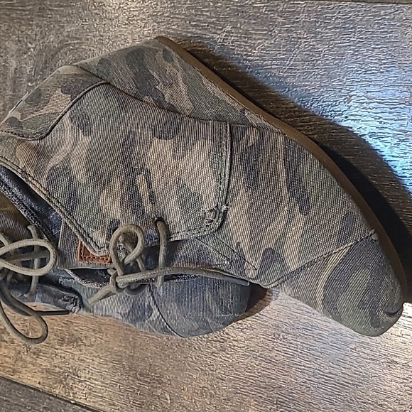 TOMS Washed Camo Desert Wedge Ankle Boot - Picture 5 of 13